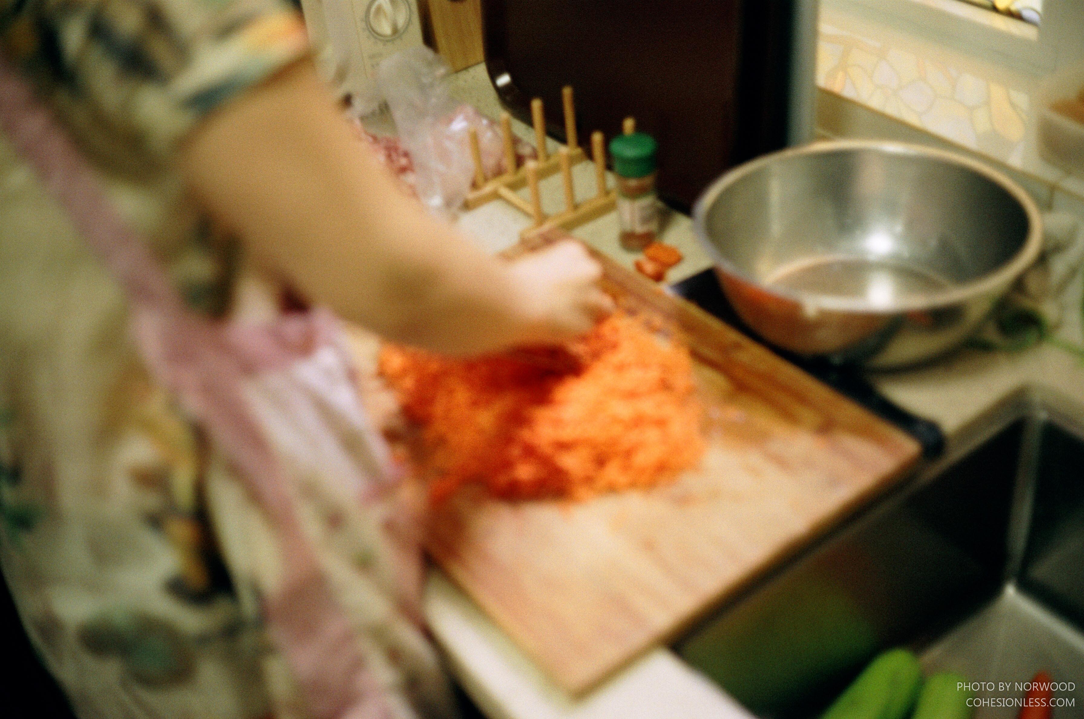 准备萝卜丁 准备萝卜丁