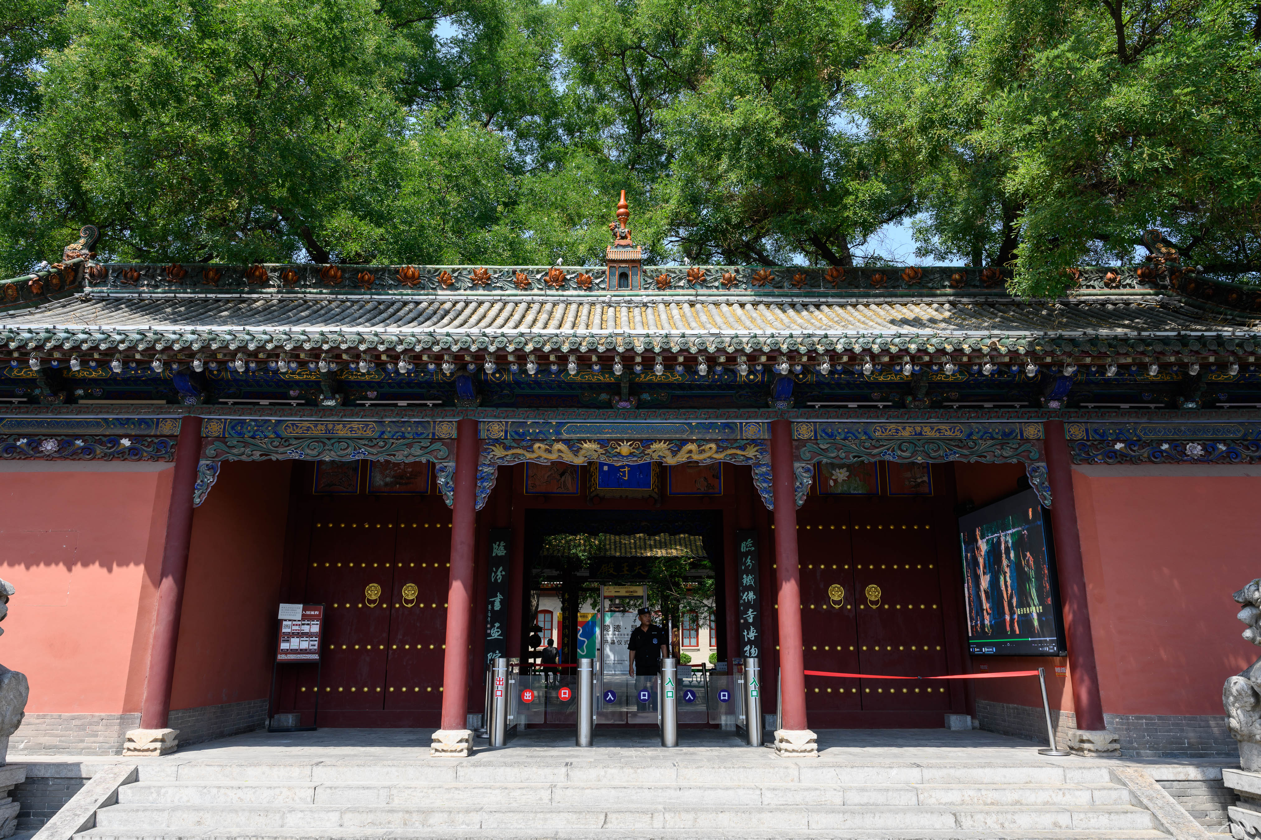 铁佛寺大门