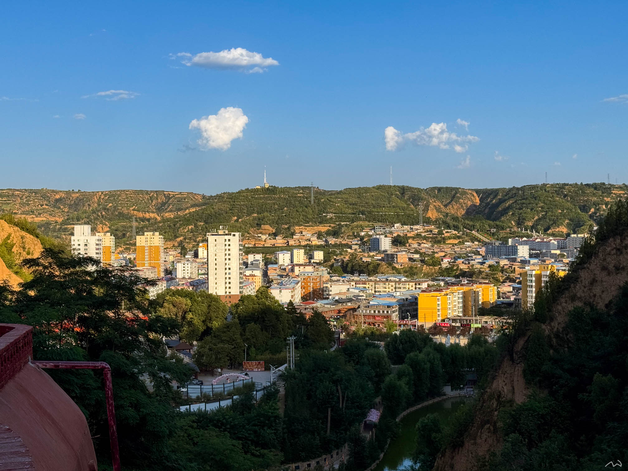 山下的城市