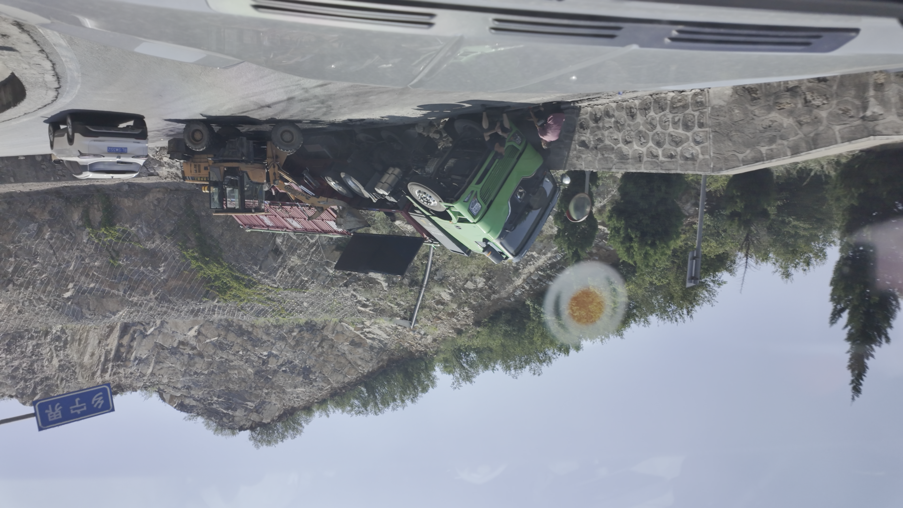 躺平的货车