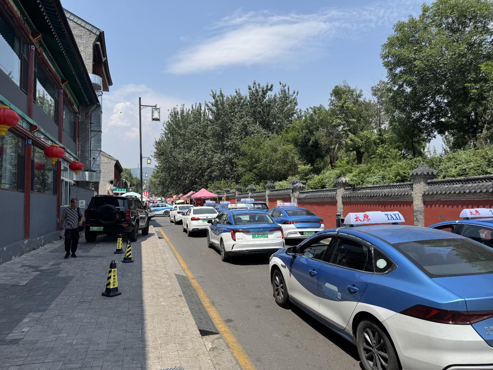 排长队的出租车